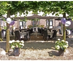 Trouwen_in_broek_in_waterland_broekerhuis_terras